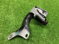 Audi / Q7 / Петля крышки багажника