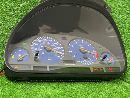 BMW / ALPINA B10 / Панель приборов