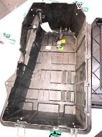 Volkswagen / Touareg / Короб аккумулятора