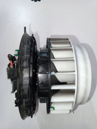 Mercedes-Benz / GLC 250d 4-matic / Мотор печки