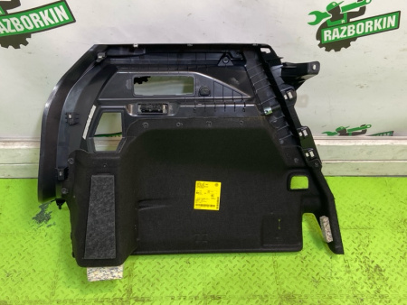 Volkswagen / Tiguan / Обшивка багажника