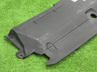 Audi / A6 / Накладка замка капота