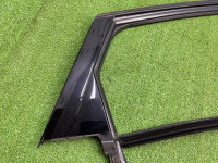 Audi / A6 / Уплотнитель стекла двери