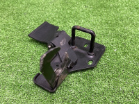 Audi / Q7 / Крюк замка капота