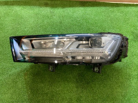 Audi / Q7 / Фара