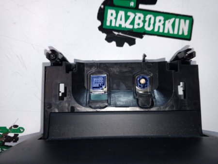 Mercedes-Benz / GLC 250d 4-matic / Дисплей мультимедиа