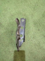 Audi / A6 / Петля капота