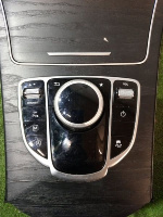 Mercedes-Benz / GLC 250d 4-matic / Накладка консоли с блоком климата