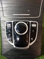 Mercedes-Benz / GLC 250d 4-matic / Накладка консоли с блоком климата