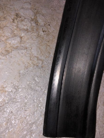 BMW / X1 / Уплотнитель капота
