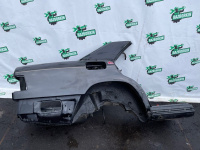 Mercedes-Benz / 300E / Крыло