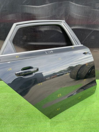 Audi / A8l / Дверь боковая