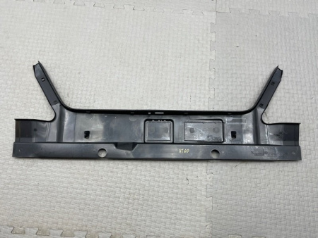 Mercedes-Benz / 300E / Обшивка багажника