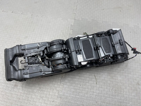 Audi / SQ8 / Печка салона