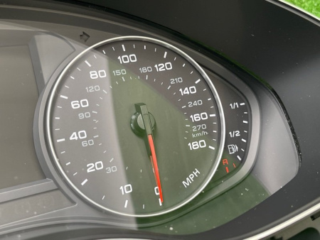 Audi / A6 / Панель приборов