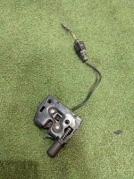 Audi / A6 / Замок капота