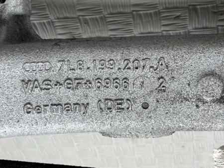 Volkswagen / Touareg / Кронштейн опоры двигателя