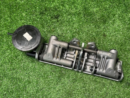 Mercedes-Benz / 300E / Замок подголовника