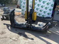 Audi / Q8 / Боковина