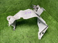 Audi / Q8 / Кронштейн крыла