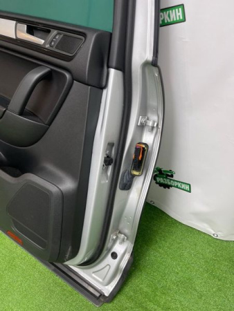 Volkswagen / Touareg / Дверь боковая