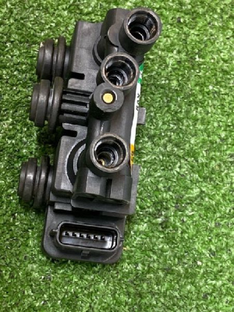 Land Rover / Range Rover / Блок клапанов пневмоподвески
