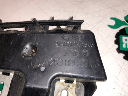 Mercedes-Benz / GLC 250d 4-matic / Кронштейн бампера