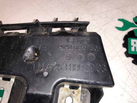 Mercedes-Benz / GLC 250d 4-matic / Кронштейн бампера