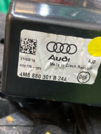 Audi / Q8 / Накладка на торпедо