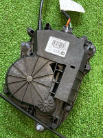 BMW / 7-Series / Замок багажника