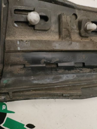 Audi / Q5 / Уголок-накладка порога