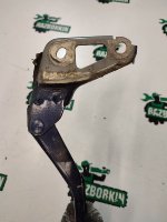 Audi / Q7 / Петля багажника