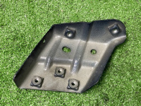 Volkswagen / Touareg / Кронштейн крыла