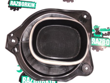 Mercedes-Benz / GLC 250d 4-matic / Крышка динамика