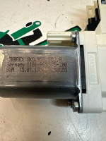 Audi / Q7 / Мотор стеклоподъемника