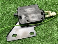 BMW / M6 / Активатор лючка бензобака