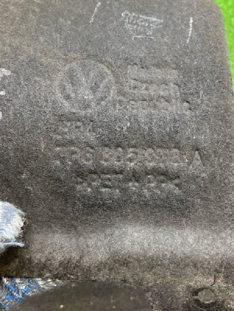 Volkswagen / Touareg / Подкрылок