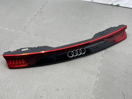 Audi / SQ8 / Фонарь задний