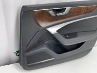 Audi / A6 / Обшивка двери