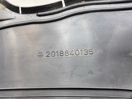 Mercedes-Benz / 190e / Подкрылок