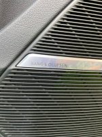 Audi / Q8 / Обшивка двери