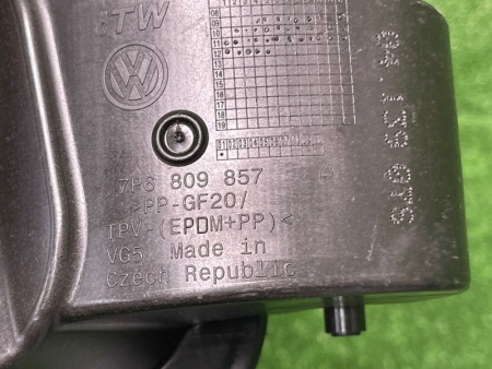Volkswagen / Touareg / Лючок топливного бака