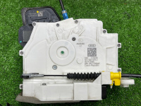 Audi / A6 / Замок двери комплект