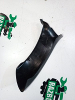 Audi / A6 / Накладка петли багажника