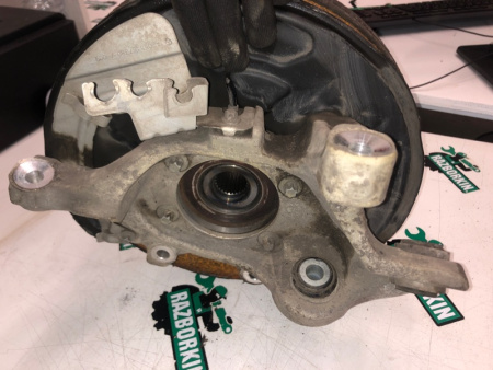 Mercedes-Benz / GLC 250d 4-matic / Кулак задний