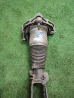 Audi / Q7 / Пневмостойка