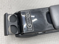 Audi / A8 / Подлокотник