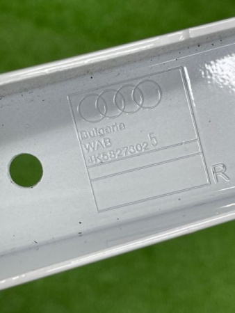 Audi / A6 / Петля крышки багажника