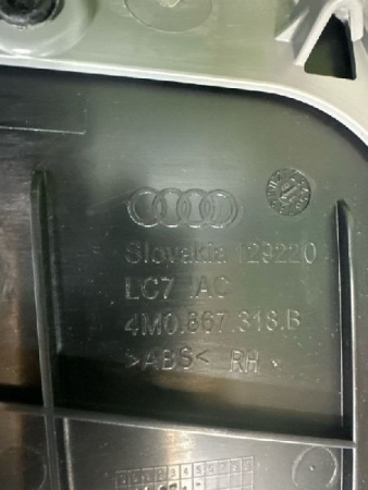 Audi / Q7 / Обшивка двери