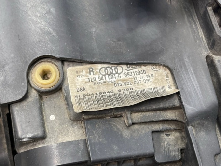 Audi / Q7 / Фара